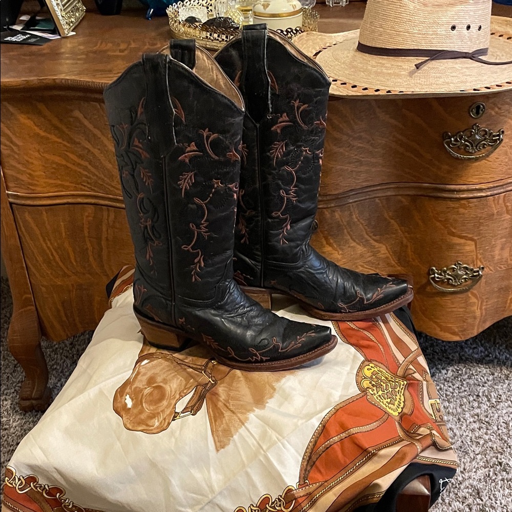 Circle G Black and Brown Heeled Boots